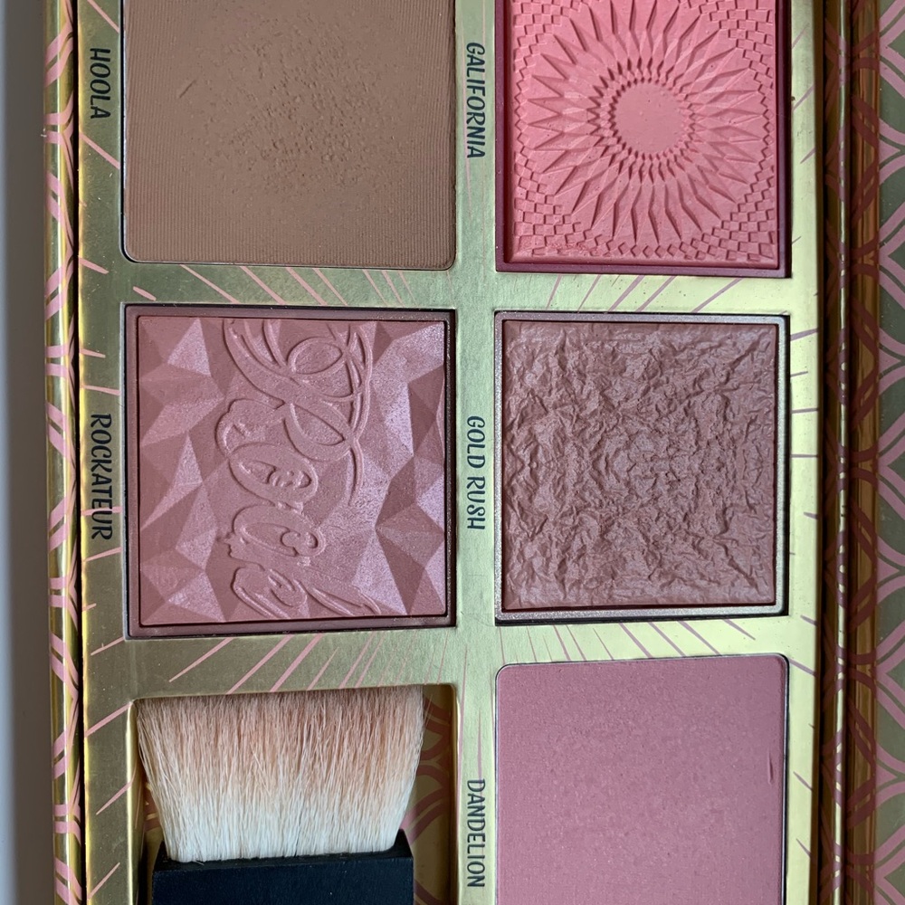 Benefit Blush Palette